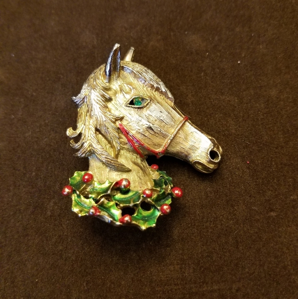 Vintage Christmas Signed Gerrys Gold Tone Horse Holly Berry Brooch Pin